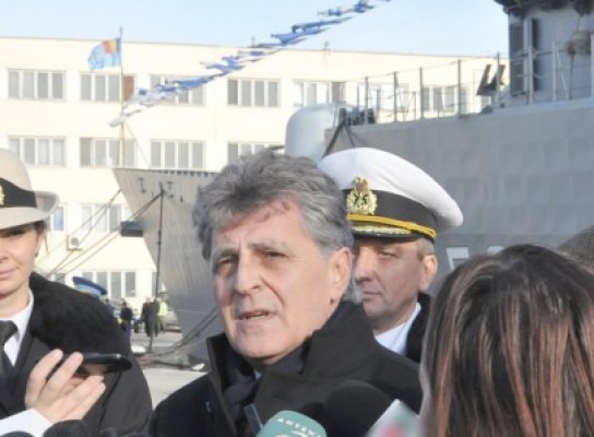 Ministrul Duşa l-a învestit în funcţie pe noul comandant al Flotei